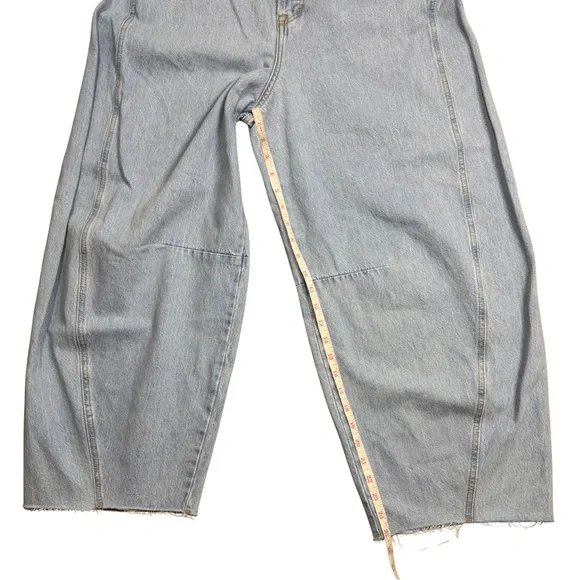 NWT Universal Thread 10 High Rise Curved Jean Barrel Light Wash Recycled Cotton - Picture 8 of 9